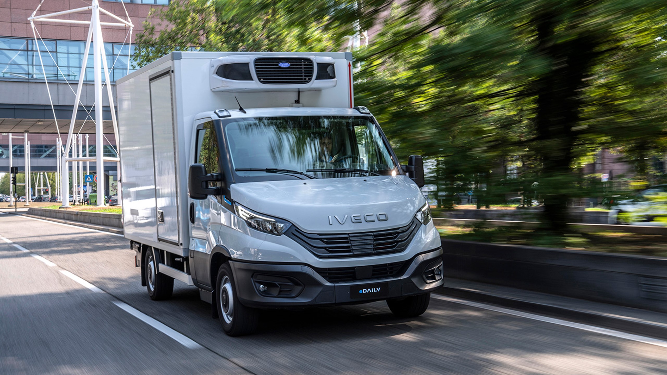 e_daily_van_my22_box-park-1600x900.jpg