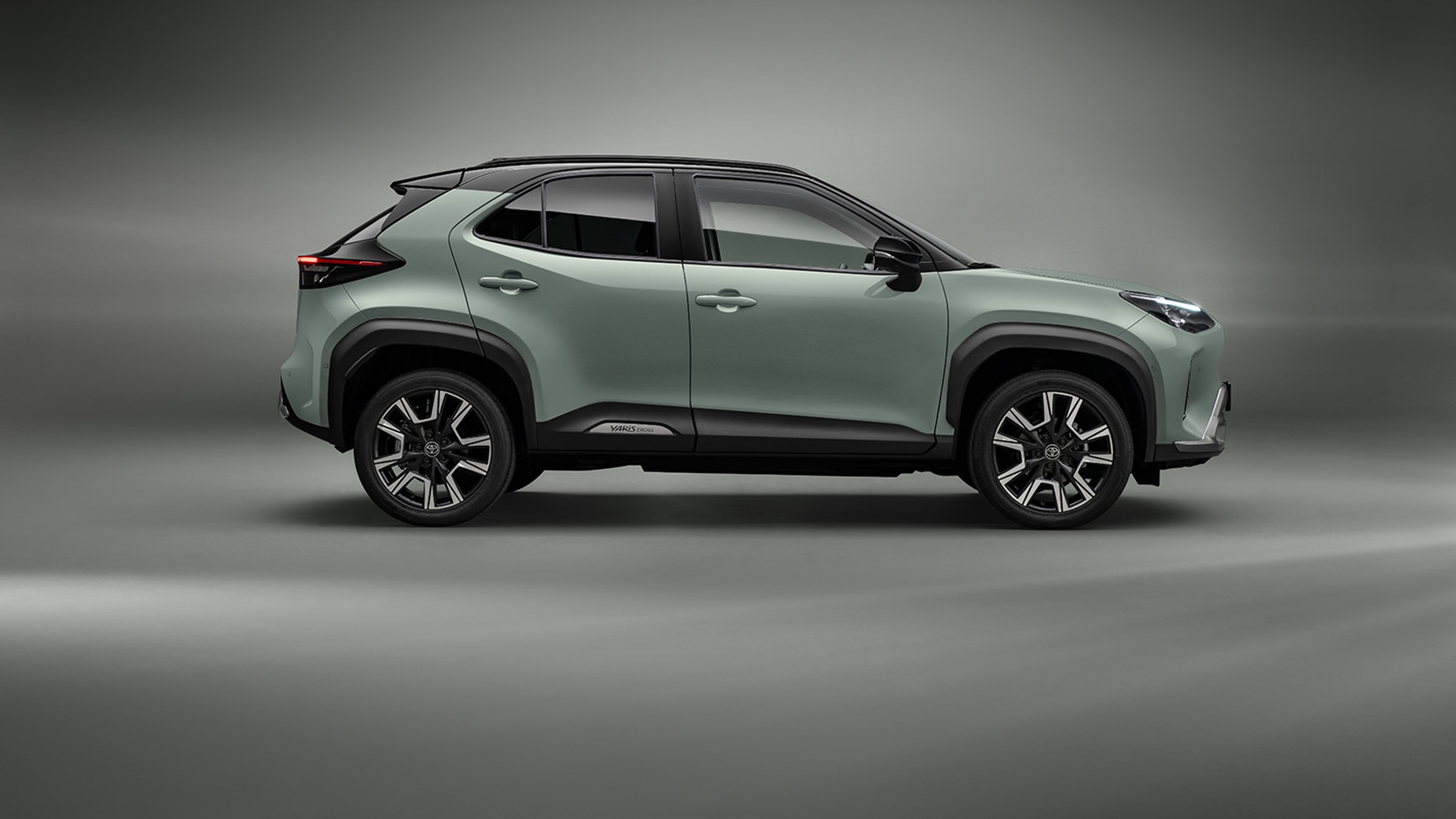 2023_yaris_cross_ext_005-1600x900.jpg