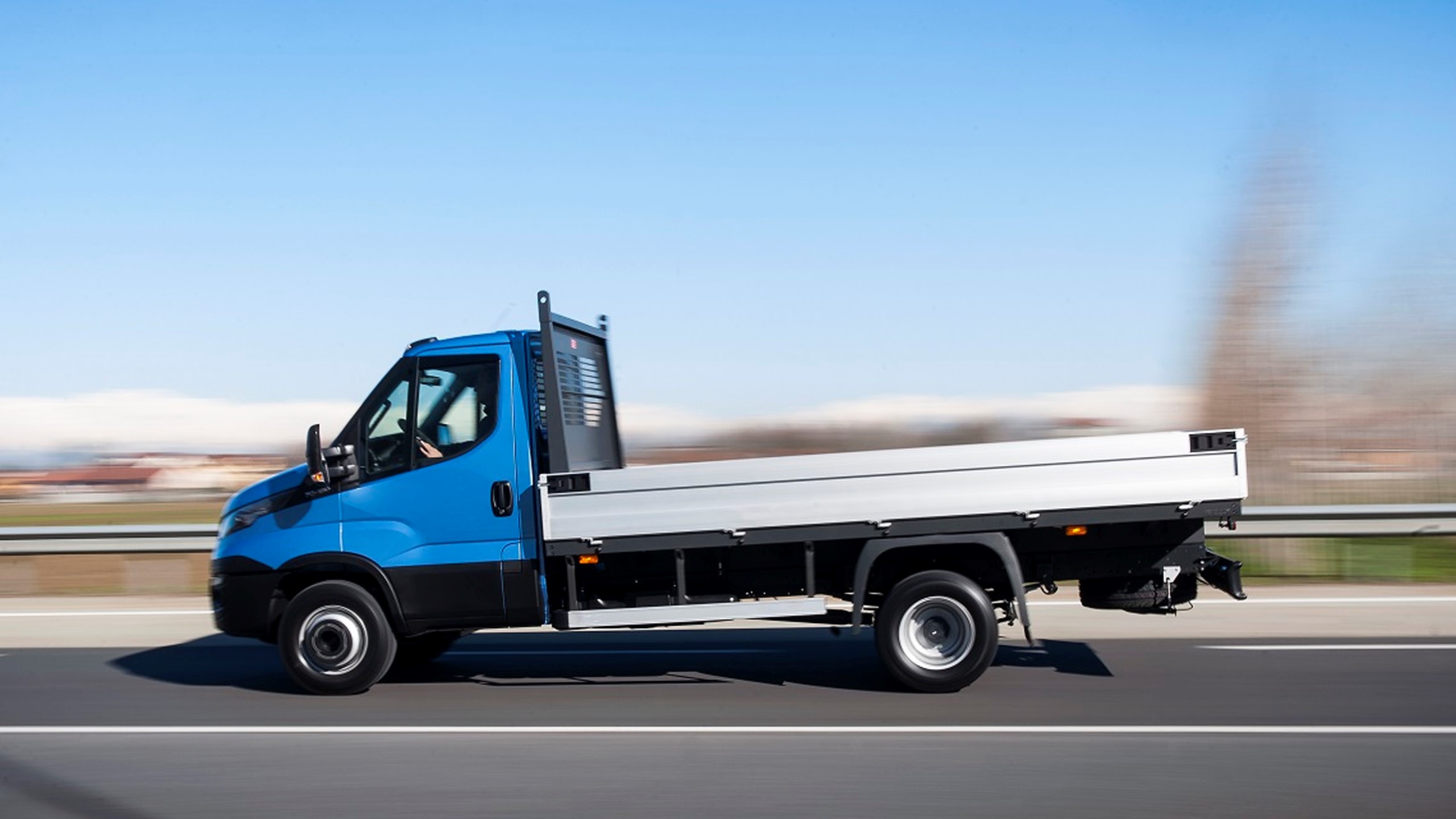 Iveco Daily Cab Chassis Side 2014 1140X700