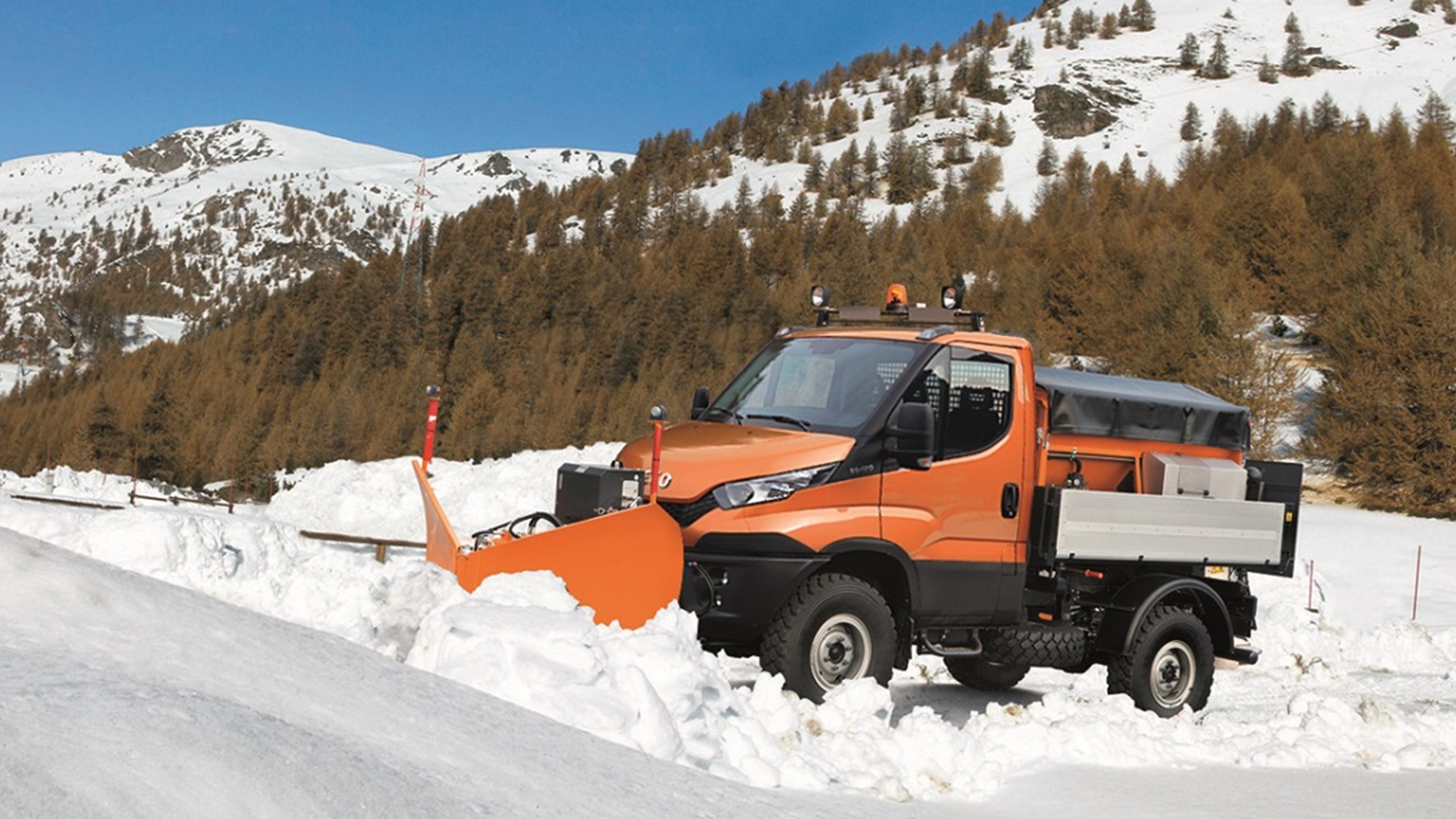 Iveco Daily 4X4 Side Orange Plov 1140X600