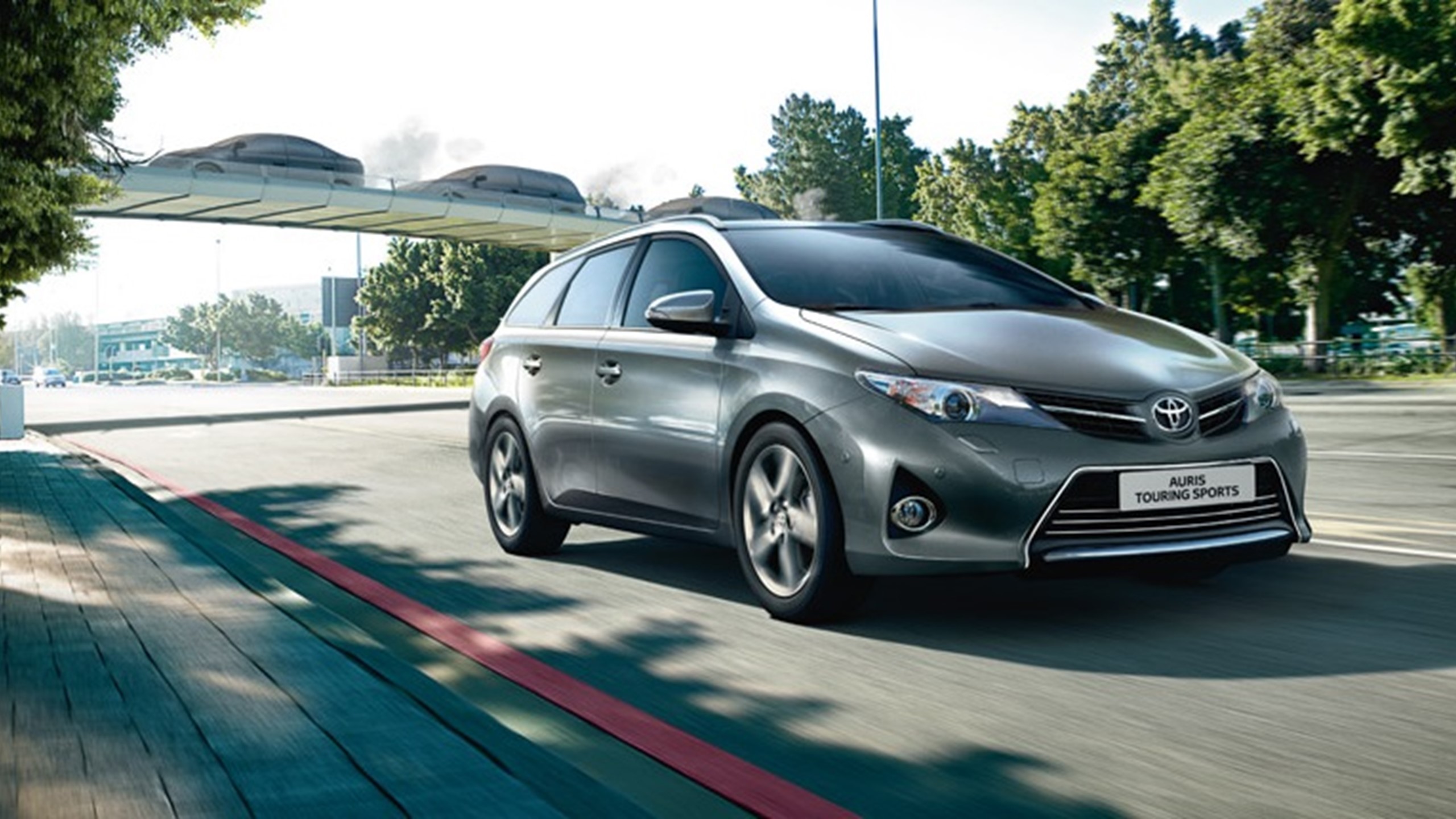 Toyota Auris Touring Sports Exterior Park 848X430
