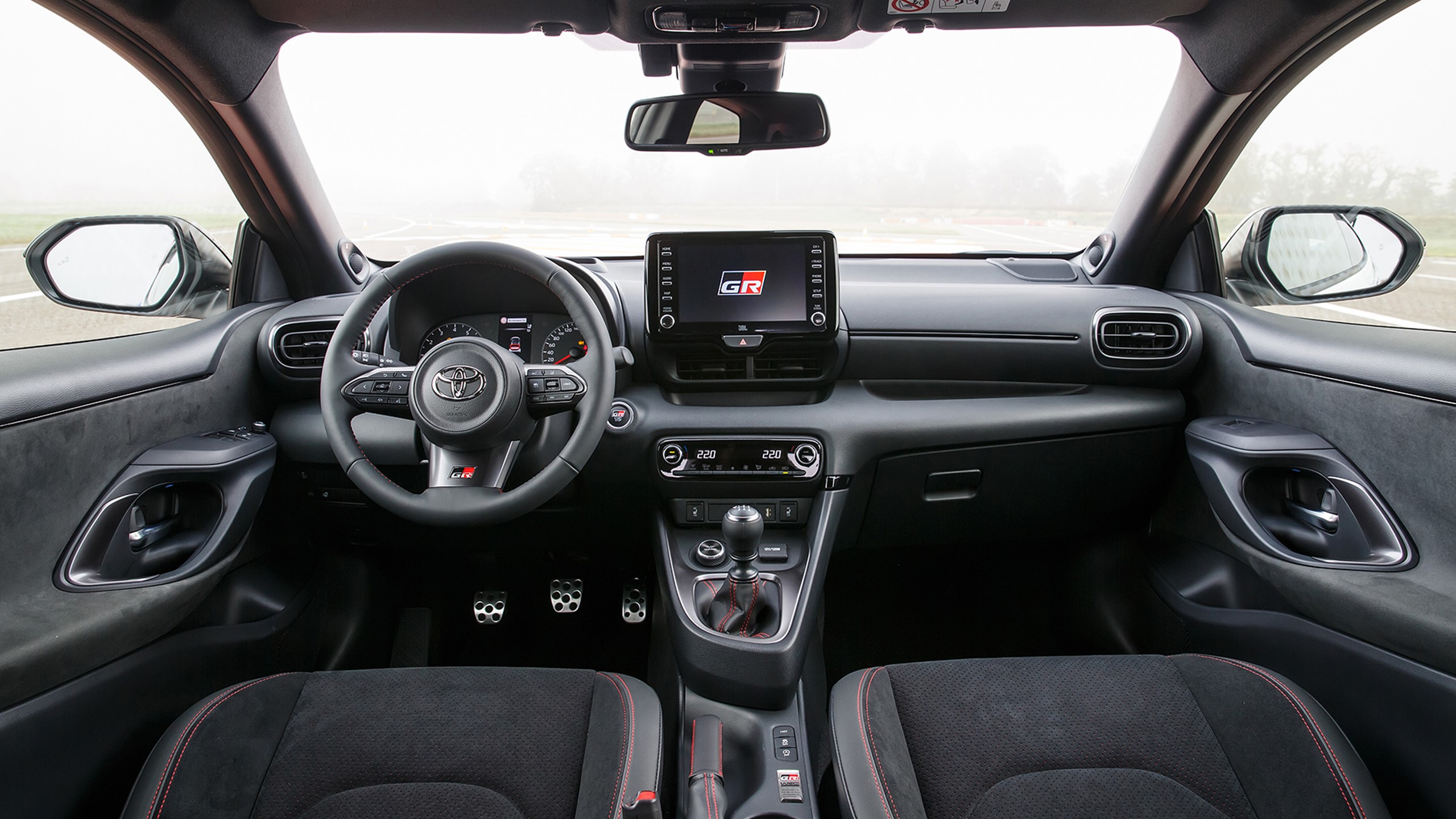 GR Yaris Interior Front 1900X1069